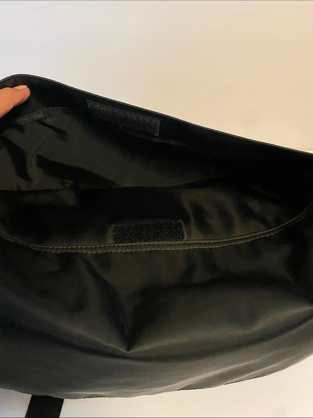 GAP Black Men's Messenger Bag with Adjustable Strap